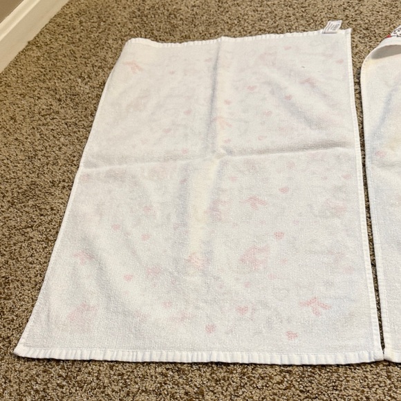 Valentines Day Cat Holiday Towel with Red and Pink Accents set of 2 towels - Picture 3 of 5